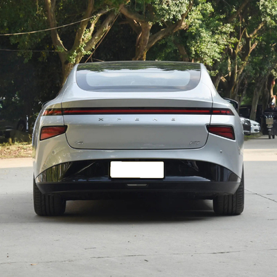 Alta velocità Xpeng P7 586G Auto a quattro ruote Veicolo elettrico per adulti 4880x1896x1450mm
