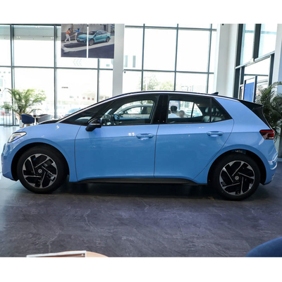 2023 Volkswagen ID3 Piccola auto elettrica con 450 km di autonomia e 1760 kg di peso al limite