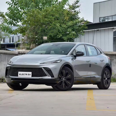 2024 Buick E4 SUV elettrico puro con ricarica rapida, efficienza energetica e design di lusso